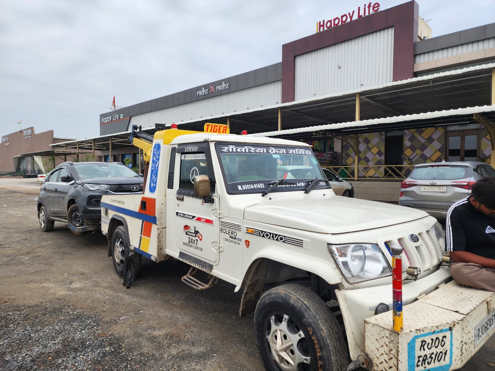 Recovery vehicle with a grey SUV in tow